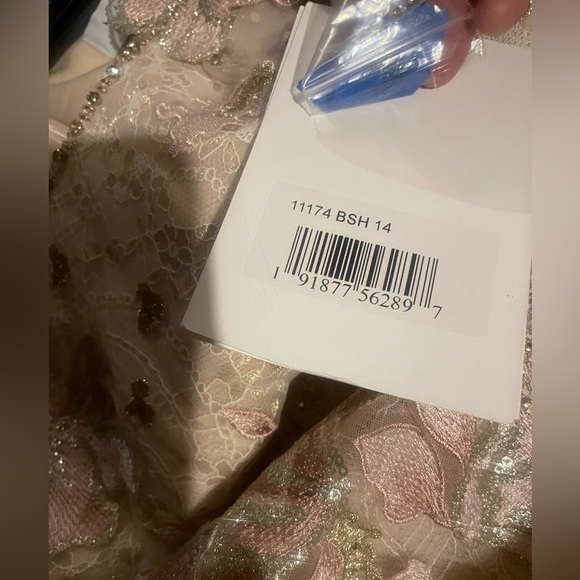 Mac Duggal 11174 Women Full-length Fitted Dress with Lace Embellishments size 14 - Picture 4 of 5